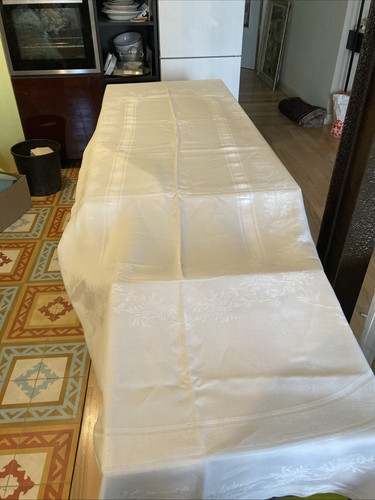 Nappe ancienne damassée