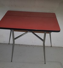 Table de cuisine en formica