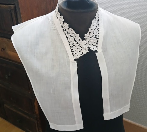 Vêtement ancien plastron