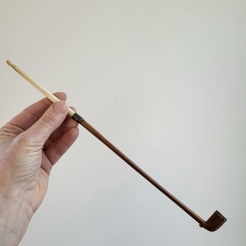Longue fine pipe asiatique - et,