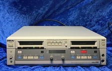 Magnétoscope double vidéo8 /