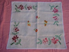napperon ancien centre de table brodé main lin et dentelle 69 X 75 cm
