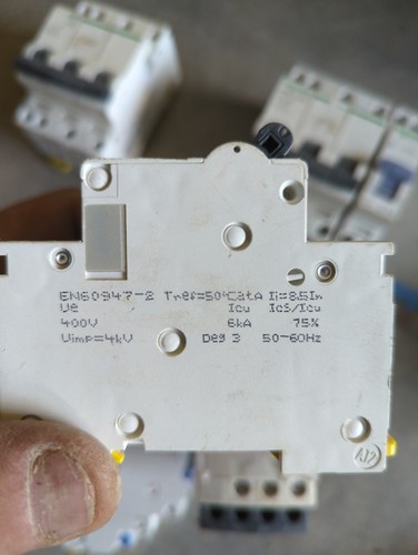 Disjoncteur triphase 10a - triphase,