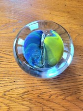 Glashaus Edelmann Sulfure Presse-Papier Jaune Bleu Signé Allemagne 9,5 cm