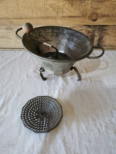 Ancien presse puree moulin - presse,