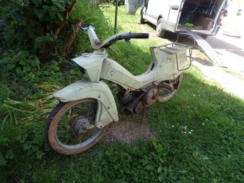 Mobylette peugeot 104 8526 - bb,