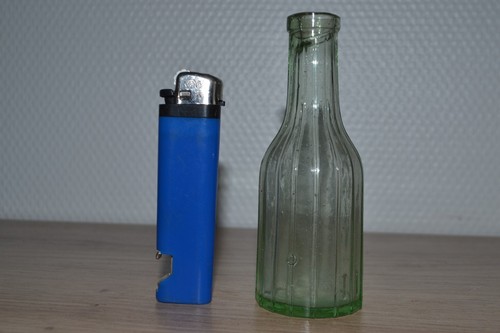 Petite bouteille ancienne - , en