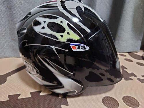 Casque jet signé - , arai