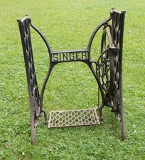 Ancien Support de Machine à Coudre Singer - Table Design Industriel