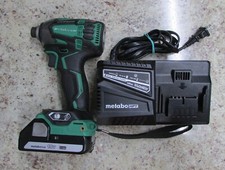 HITACHI WH 18DBDL2 18V CORDLESS IMPACT DRIVER w/ BATTERY & CHARGER