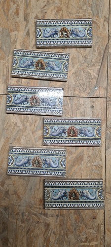 Très anciennes frises