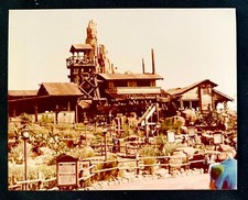 DISNEYLAND PARIS Photo BIG THUNDER MOUNTAIN Empty Cue Line Area