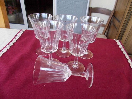 Verres pied à - 6,
