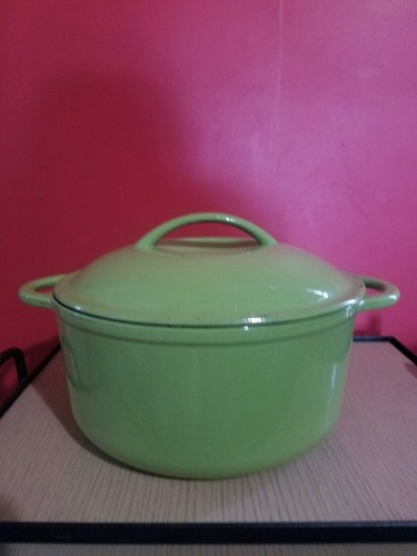 Well equipped kitchen pots - equipped,
