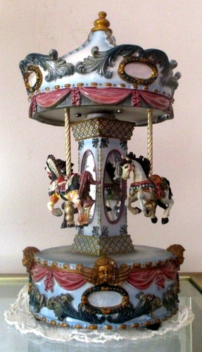 Ancien magnifique manège - ancien,