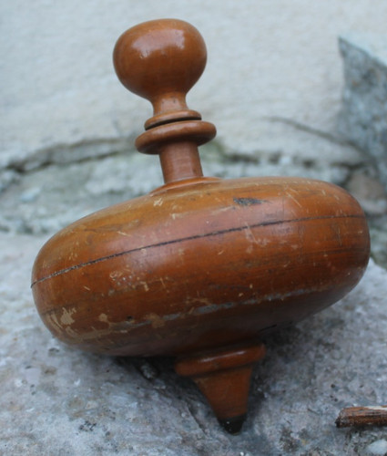 Ancienne grande toupie a - ,