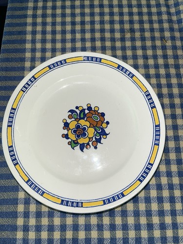 Ancienne assiette sur - assiette, pied