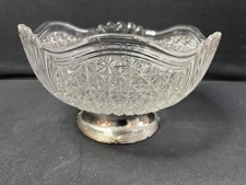 Coupe en verre moulé pressé