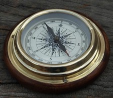 Ancienne boussole de bureau