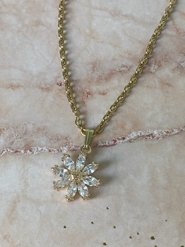 Collier pendentif fleur