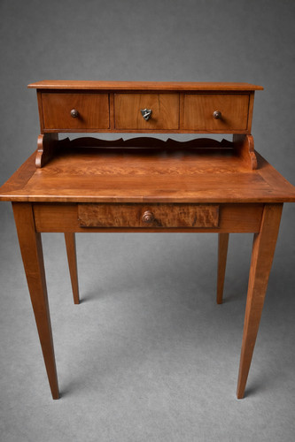 Petit bureau ancien avec