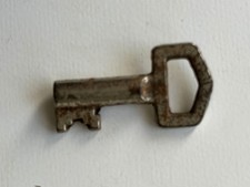 petite cle ancienne de meuble