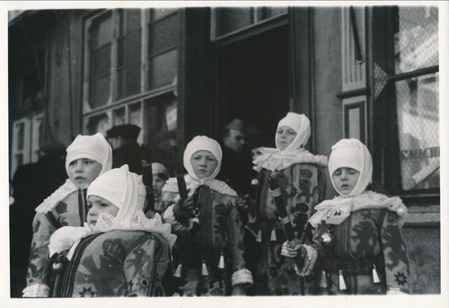 Binche 1950 enfants à - c.,