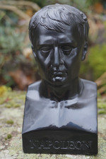 RE0274 N  FIGURINE STATUETTE