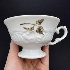 Ancienne tasse sur piédestal en porcelaine Walbrzych Pologne peinte à la main...