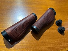 Poignée en cuir avec logo