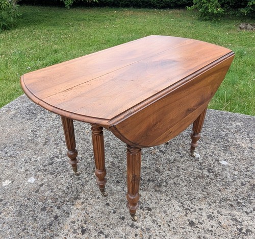 Grande table six pieds - table, volets