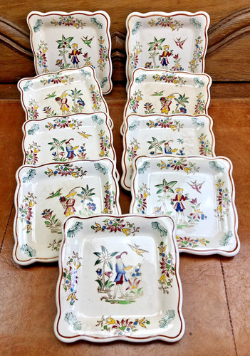 Anciennes assiettes carrees - anciennes,