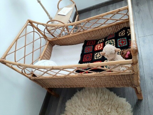 Lit bebe vintage rotin et - vintage,