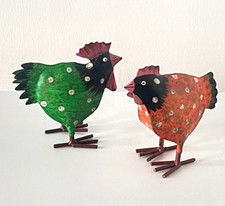 DECO SPRING / SUMMER - 2 PAINTED IRON HENS - height 15.5 CM