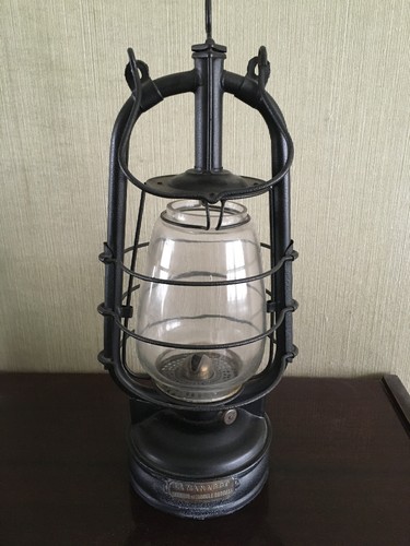 Tres ancienne lampe - a, petrole