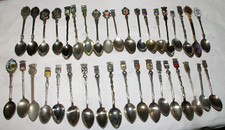 37 cuillères souvenir en