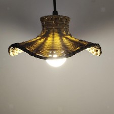 Abat-jour en rotin suspendu