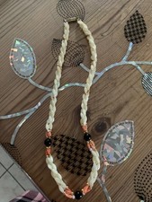 collier de perles nacrées, corails et noires tressées sur 3 brins de perles