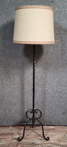 Grand lampadaire fer forgé - lampadaire,