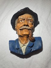 Buste mural d'homme en bois