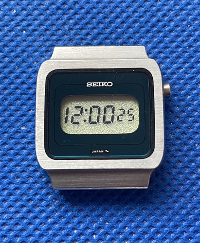 Montre numérique vintage
