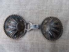 PAIRE DE BOUCLES DE CAPE EN