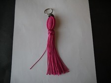 PORTE CLÉ PASSEMENTERIE MAROCAINE BOULE ALLONGEE FUSCHIA