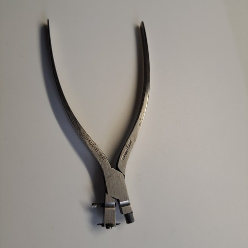 Pince encocher les - à,