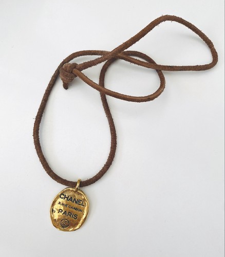 Collier médaille logo - , chanel