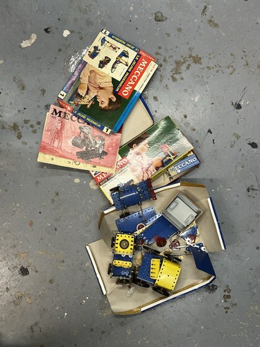 Lot pièces boîtes meccano - pièces,