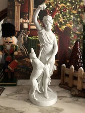 Statue en biscuit , Diane la