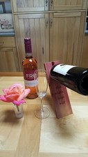 Floating wooden wine bottle holder 