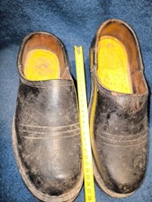 Paire sabots bois et cuir