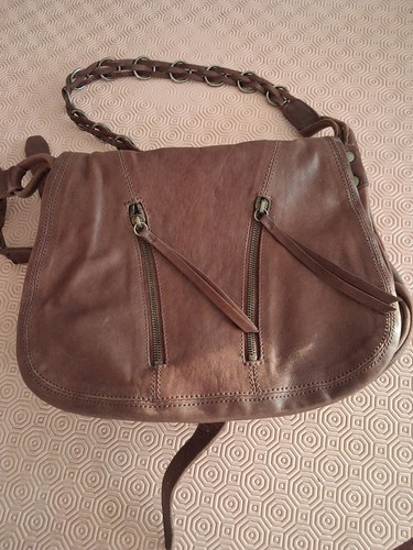 Sac besace porté - épaule, cuir